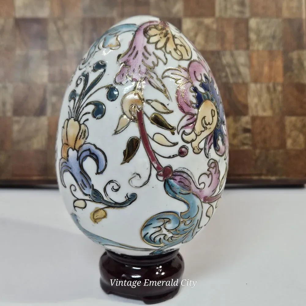 Vtg Chinese Asian Etched Hand Painted White Moriage Porcelain Egg Wooden Stand